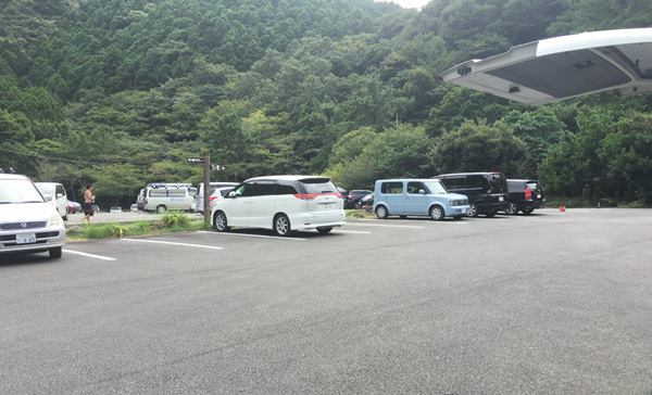 伊豆黄金崎で楽しいキャンプ　駐車場