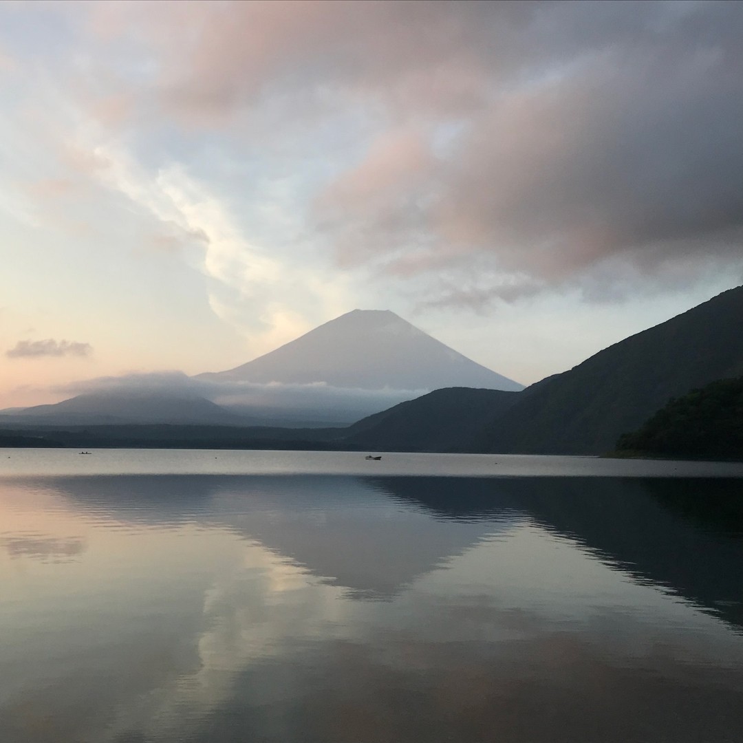 本栖湖の上から富士山