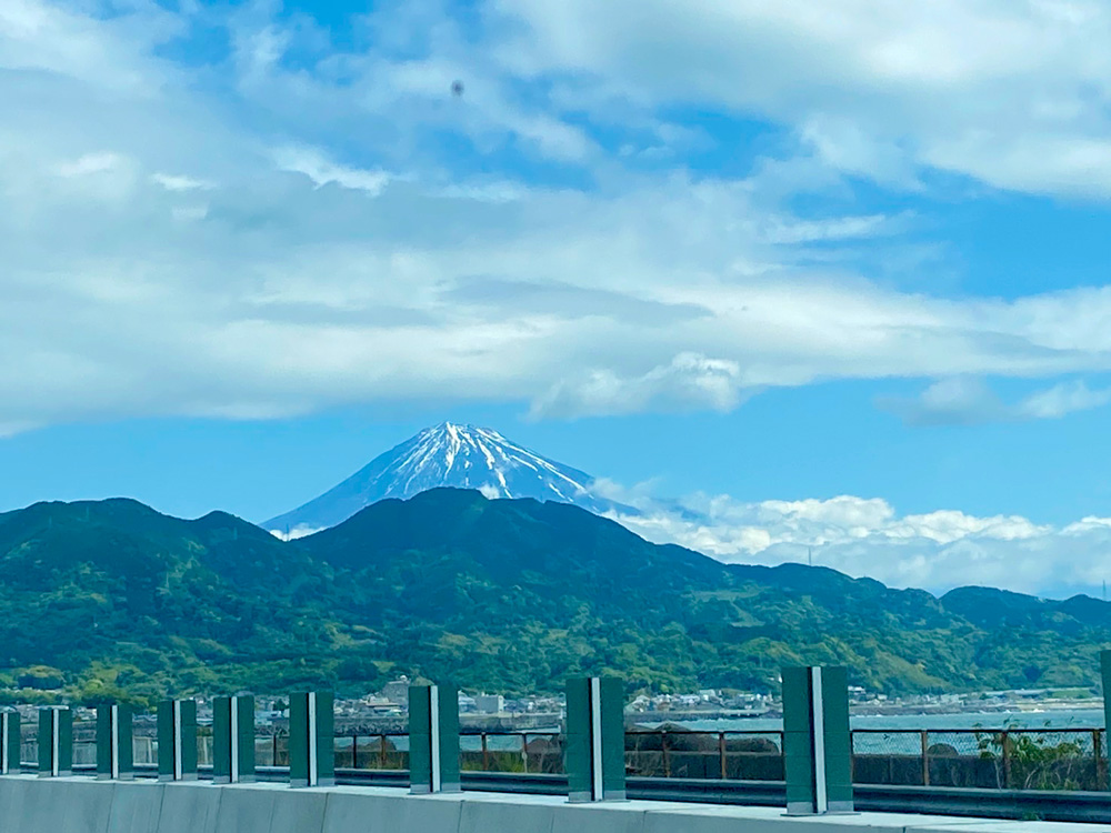 薩埵峠を超え由比PAからの富士山