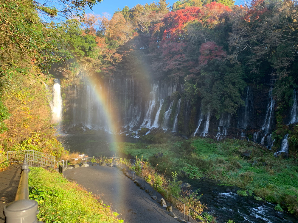 白糸の滝紅葉と虹