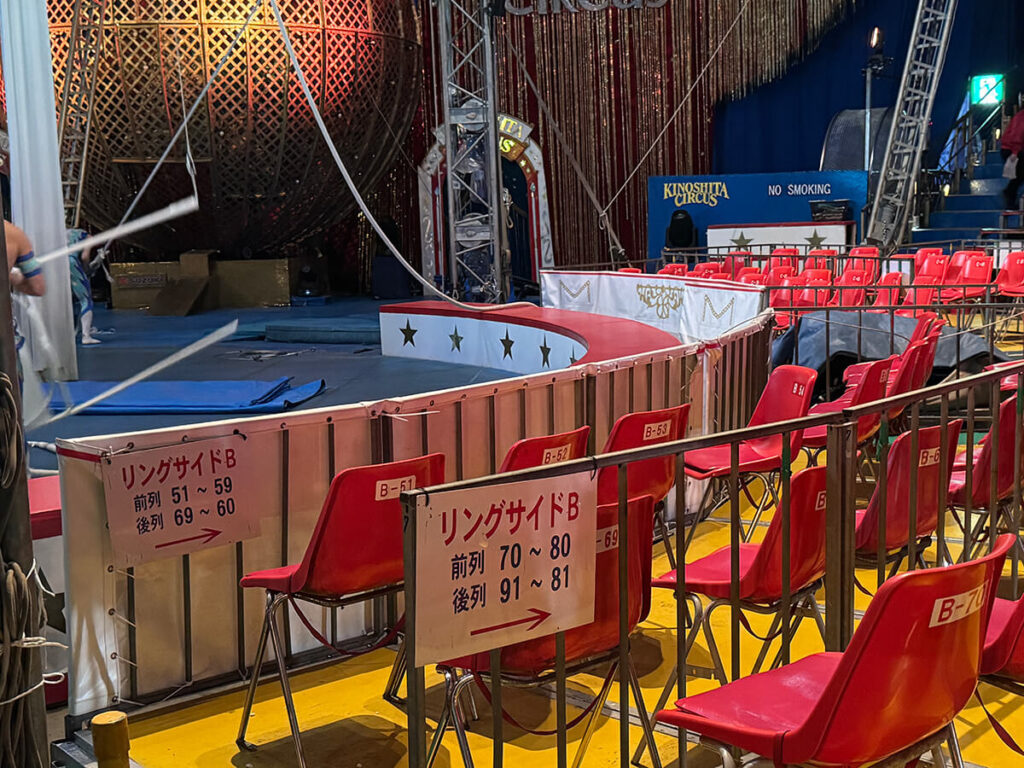 木下大サーカス テント　座席