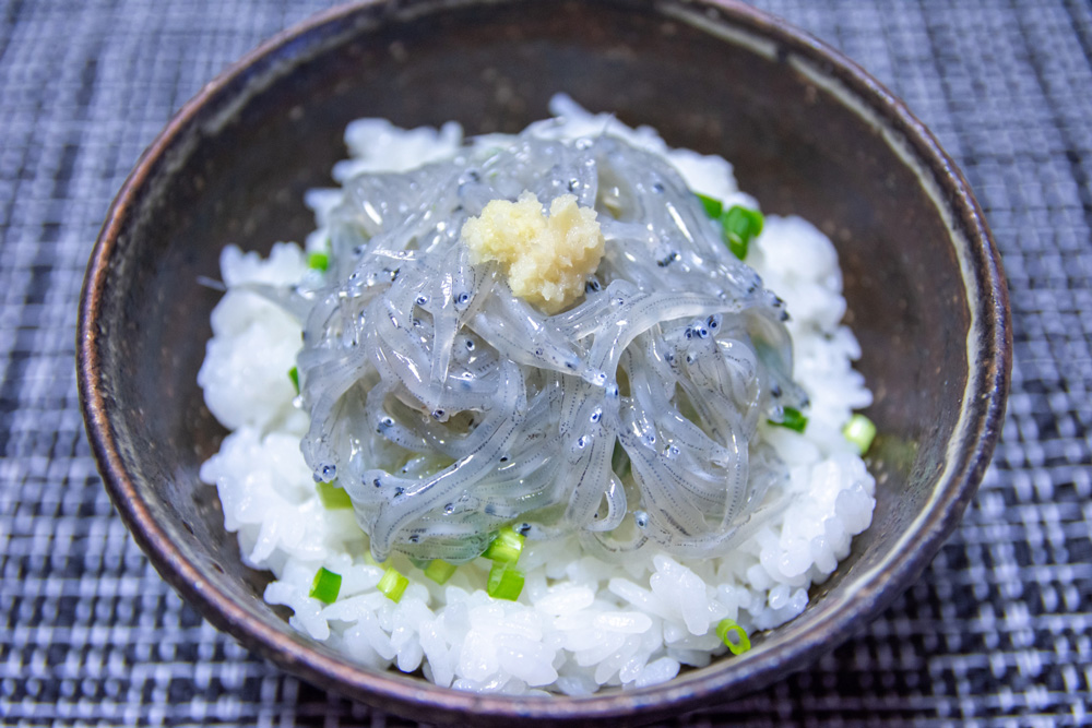生しらす丼